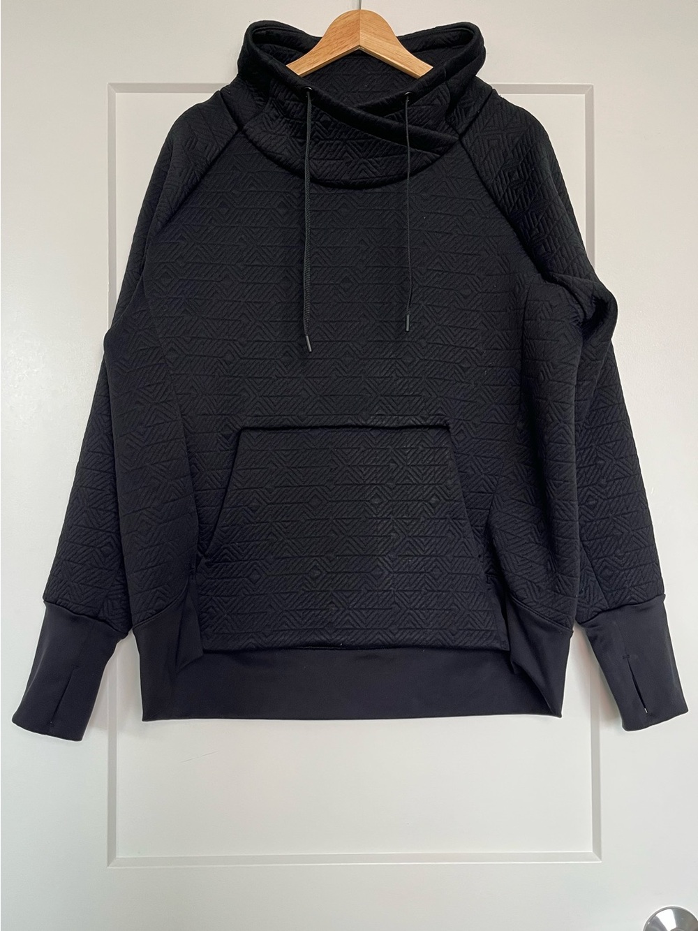 Athleta Black Jacquard Quilted Cowl Neck Hoodie Pullover Thumbhole Size Large